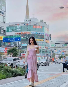 From School Celebrity to Chief Flight Attendant: Inside Her Luxurious Lifestyle - image 2