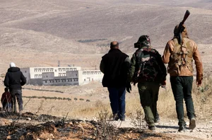 Families Rush to Notorious Syrian Prisons in Search of Missing Loved Ones - image 9