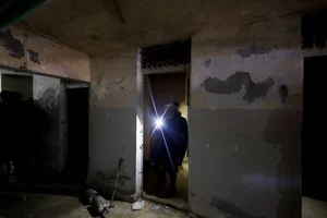 Families Rush to Notorious Syrian Prisons in Search of Missing Loved Ones - image 3