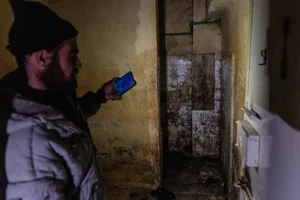Families Rush to Notorious Syrian Prisons in Search of Missing Loved Ones - image 0