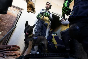 Families Rush to Notorious Syrian Prisons in Search of Missing Loved Ones - image 10