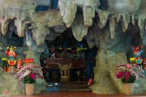 Discovering Hang Pagoda: A Hidden Spiritual Sanctuary in Hong Linh Mountain - image 3