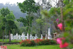 Discovering Hang Pagoda: A Hidden Spiritual Sanctuary in Hong Linh Mountain - image 1