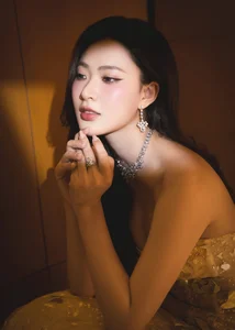 Stunning Hai Phong Muse Turns Heads in Elegant Mermaid Dress - image 8