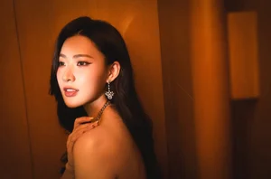 Stunning Hai Phong Muse Turns Heads in Elegant Mermaid Dress - image 3