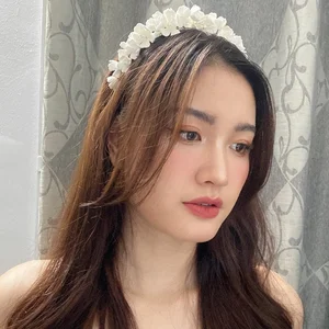 Volleyball Star Kim Thanh Radiates Elegance in Traditional Vietnamese Halter Top - image 3