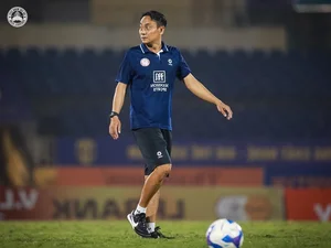 Coach Phung Thanh Phuong Targets Crucial Away Victory at Vinh Stadium - image 0