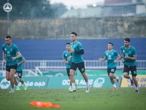 Coach Phung Thanh Phuong Targets Crucial Away Victory at Vinh Stadium - image 1