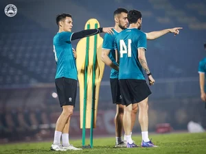 Coach Phung Thanh Phuong Targets Crucial Away Victory at Vinh Stadium - image 10