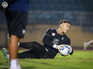 Coach Phung Thanh Phuong Targets Crucial Away Victory at Vinh Stadium - image 9