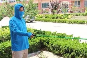 Bizarre Sun Protection Fashion Trends as China Faces Record-Breaking Heatwaves - image 1