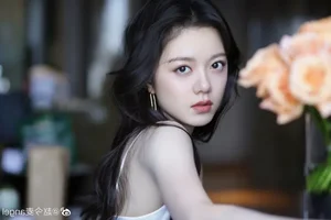 Zhao Jinmai Biography: Rising Star and 'National Daughter' of C-Drama - image 1