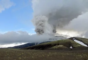 Unprecedented Volcanic Activity in Russia Following Seismic Shifts - image 5