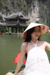 Miss Grand Thuy Tien Explores the Majestic Beauty of Trang An - image 2