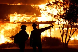 Terrifying Apocalyptic Wildfires Ravage California: A Visual Look at the Crisis - image 8