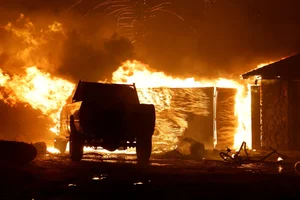 Terrifying Apocalyptic Wildfires Ravage California: A Visual Look at the Crisis - image 15