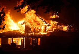 Terrifying Apocalyptic Wildfires Ravage California: A Visual Look at the Crisis - image 9