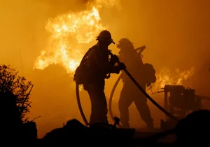 Terrifying Apocalyptic Wildfires Ravage California: A Visual Look at the Crisis - image 6