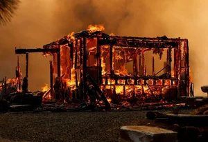 Terrifying Apocalyptic Wildfires Ravage California: A Visual Look at the Crisis - image 12