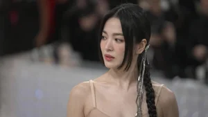Song Hye Kyo Ageless Hairstyles: Youthful Hair Inspiration from the K-Drama Star - image 5