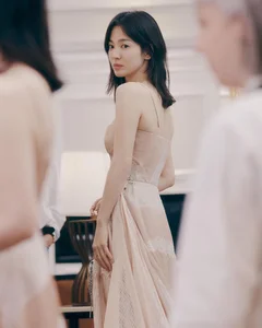 Song Hye Kyo Ageless Hairstyles: Youthful Hair Inspiration from the K-Drama Star - image 0
