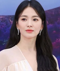 Song Hye Kyo Ageless Hairstyles: Youthful Hair Inspiration from the K-Drama Star - image 1