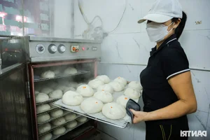 Hanoi’s Legendary Steamed Bun Shop: Selling 15,000 Buns Daily to Eager Crowds - image 3