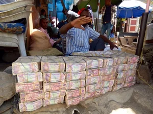 The Paradox of Hyperinflation: Inside Countries Where Cash is Abundant But Poverty Persists - image 3