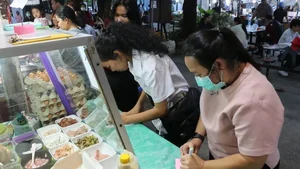 How Lisa of Blackpink Made a Humble Street Food Instantly Sell Out - image 3