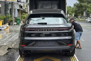 Can Tho Tycoon Gifts Over 6 Billion VND Porsche Cayenne as Daughter's Wedding Present - image 0