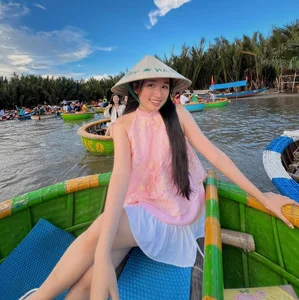 Jenny Huynh Stuns in Chic Mini Dress as Fans Spot a Surprising Detail - image 0