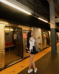 Jenny Huynh Stuns in Chic Mini Dress as Fans Spot a Surprising Detail - image 8