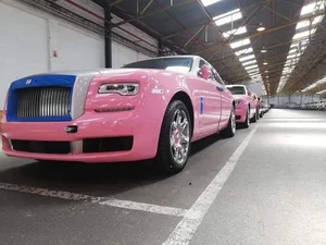 The Lavish Lifestyle and Traditions of the Billionaire King - image 7