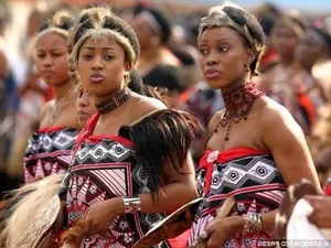 The Lavish Lifestyle and Traditions of the Billionaire King - image 5
