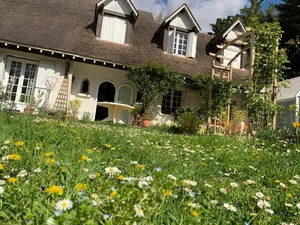 Inside Artist Le Vi’s Picturesque 4,000-Square-Meter Garden House Oasis - image 10