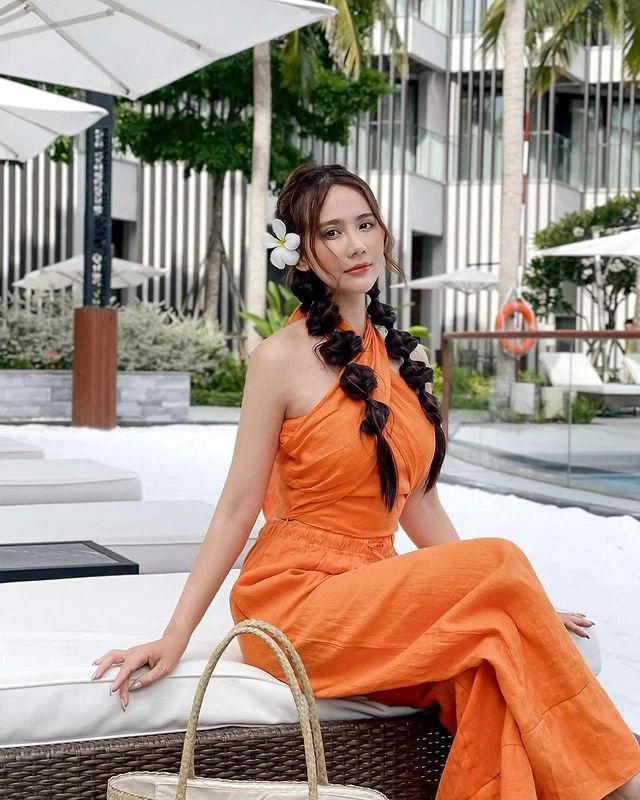 VTV Host Shines in Silk Dress in Hoi An