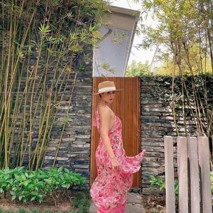 VTV Host Shines in Silk Dress in Hoi An - image 4
