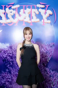 Dong Nhi’s Stunning Hair Makeover Sparks Hilarious Reactions from Kids - image 8