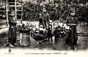 Nostalgic Photos of Traditional Tet Holiday Markets in Ancient Vietnam - image 4