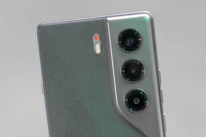 This 6 Million VND Smartphone Features a Dedicated Quick-Capture Camera Button - image 2