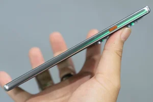 This 6 Million VND Smartphone Features a Dedicated Quick-Capture Camera Button - image 4