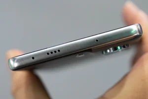 This 6 Million VND Smartphone Features a Dedicated Quick-Capture Camera Button - image 6