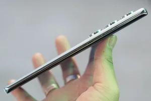 This 6 Million VND Smartphone Features a Dedicated Quick-Capture Camera Button - image 0