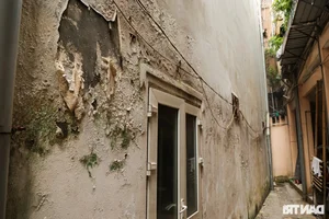 Cai Luong Theater in Decay: Peeling Walls and Lack of Tet Bonuses for Artists - image 6