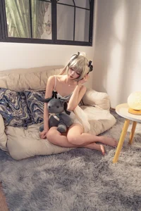 Cozy Qiongmei Pajama Portrait Gallery: Cute Explosion Bear Aesthetic - image 1
