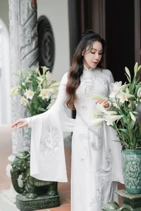 Revealed: Singer Ho Quynh Huong’s Fiancé Finally Steps Into the Spotlight - image 0