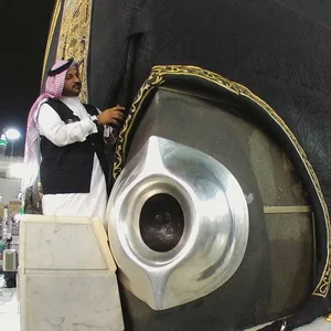 Decoding the Sacred Black Stone of Mecca: Absorbing Humanity's Sins - image 7