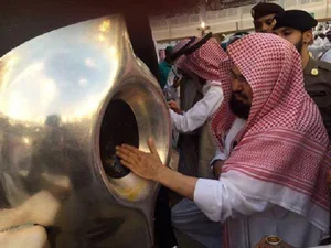 Decoding the Sacred Black Stone of Mecca: Absorbing Humanity's Sins - image 4