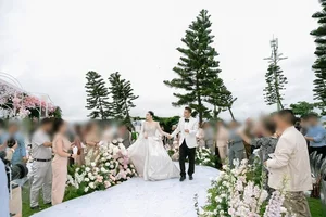 Ho Quynh Huong Stuns Fans with Fairytale-Inspired Wedding Photoshoot - image 3