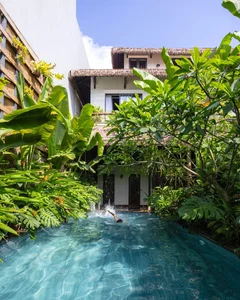 Inside a Stunning 300-Square-Meter Green Oasis Villa in the City - image 13